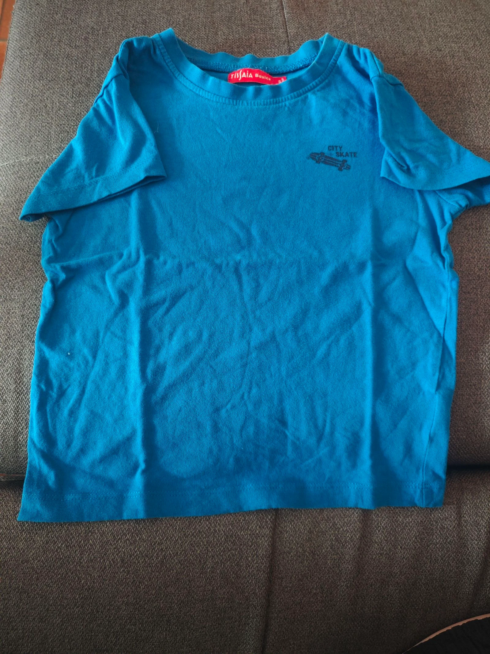 T shirt bleu manche courte taille 6 ans
